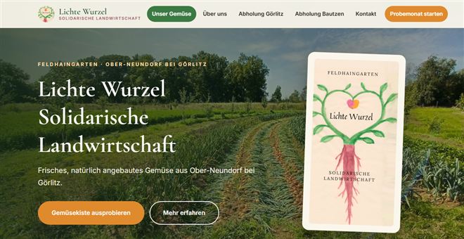 Startseite der SoLaWi Lichte Wurzel – Gemüsefeld mit Aquarell-Logo